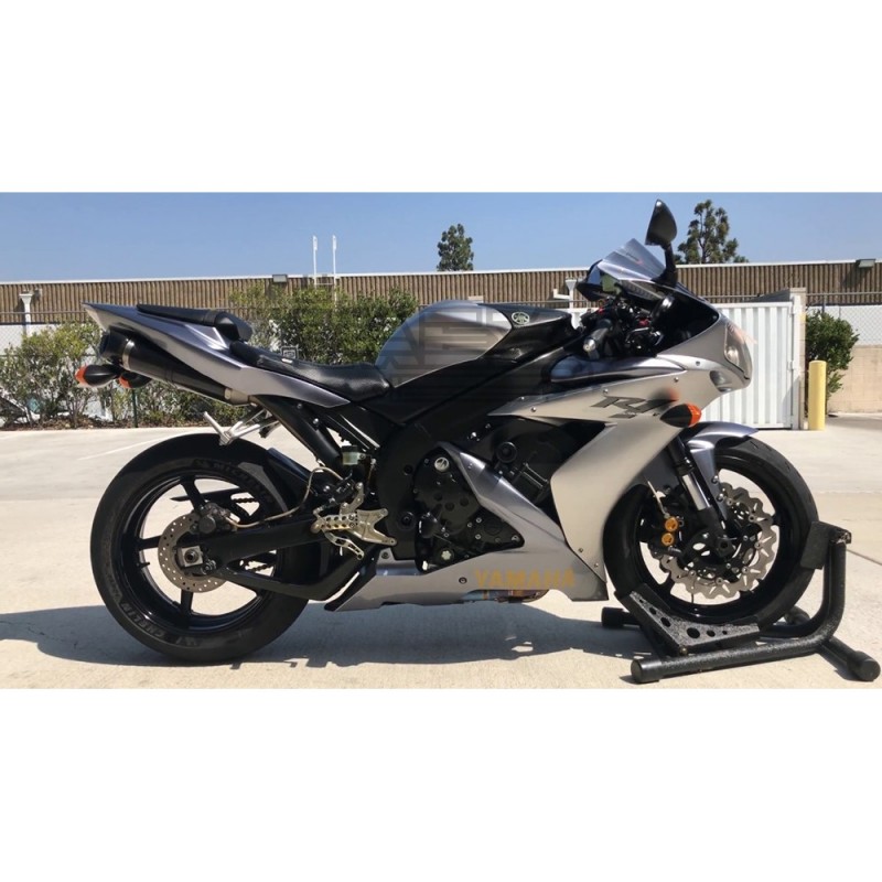 Silencieux AKRAPOVIC Slip-On Yamaha YZF 1000 R1 2004-2006 Coupelle Carbone Silencieux AKRAPOVIC Slip-On Yamaha YZF 1000 R1 2004-2006 Coupelle Carbone